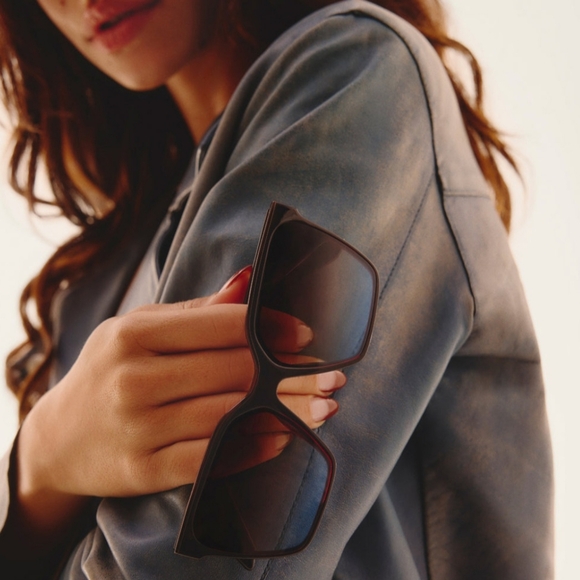 Quay "Level Up" Brown Square Sunglasses - Picture 5 of 15